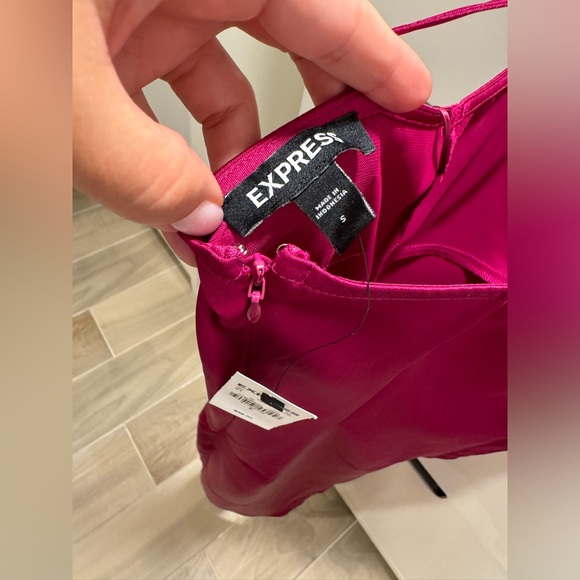 Express satin dress - Picture 5 of 6